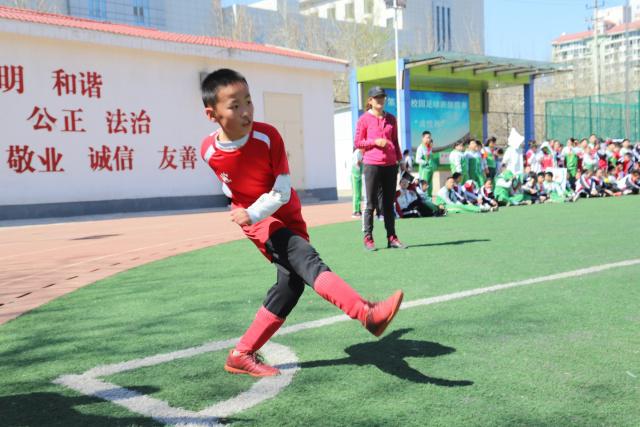 恩佐被换下时，曼城球迷再次高唱赞歌